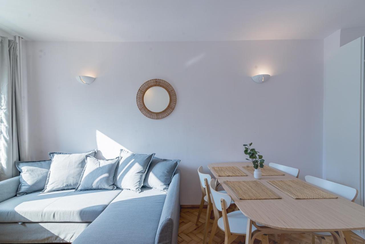 Sleeps Apartment